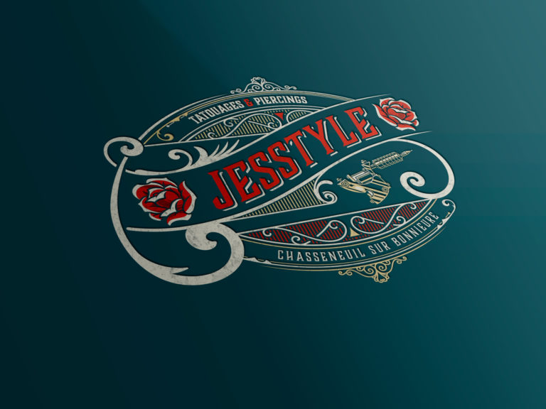 Logo en couleur de la tatoueuse JESSTYLE représenté sur une feuille de papier bleu fonçé